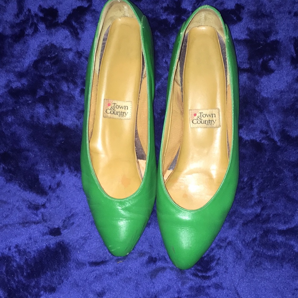 Woman’s Size 8.5N Town and Country Green Flats